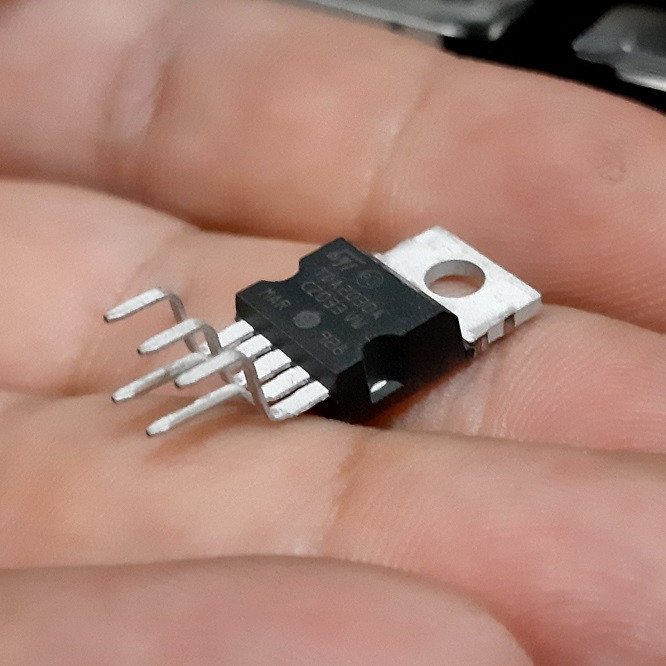 آی سی آمپلیفایر اس تی مدل TDA2030