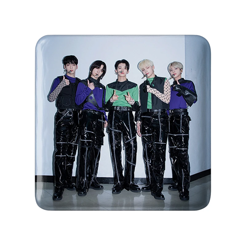 مگنت خندالو طرح گروه تی اکس تی TXT  مدل مربعی کد 20096