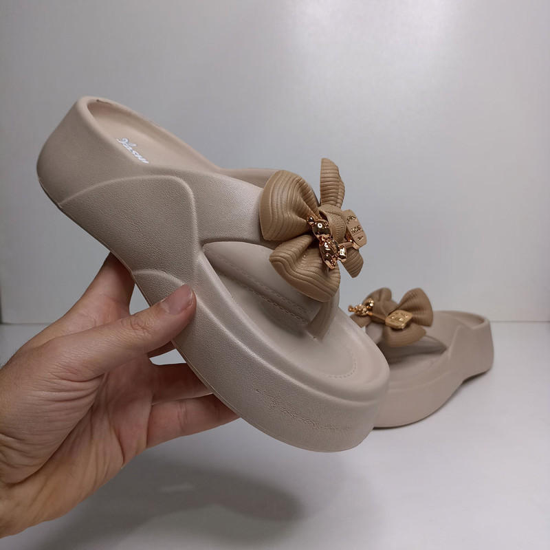 دمپایی لاانگشتی زنانه پاپا مدل آوین کد 1636-CR