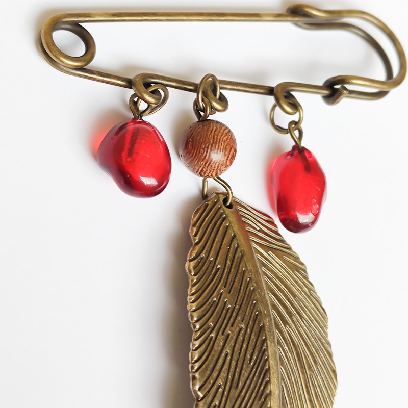 سنجاق سینه زنانه مدل برگ انار