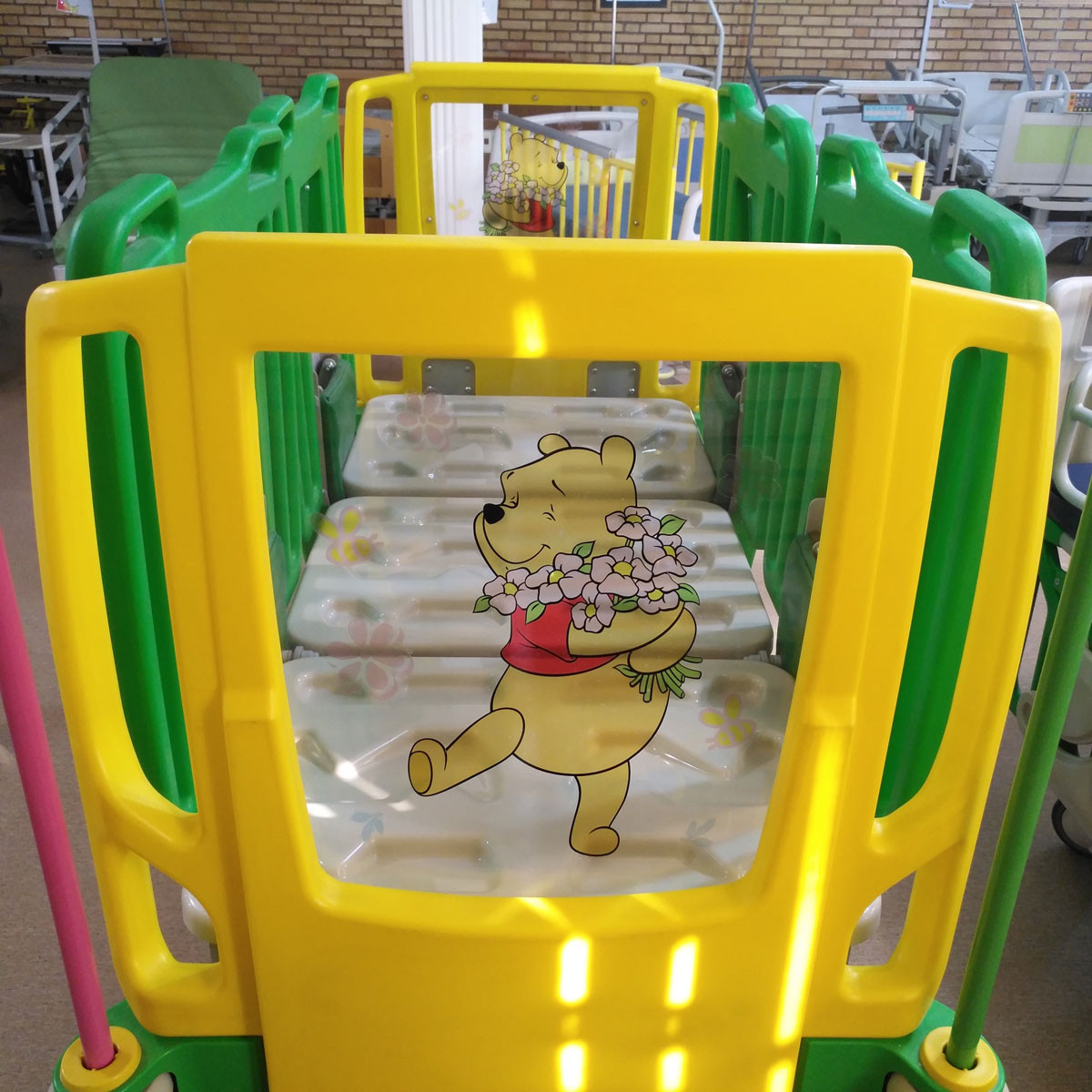 تخت بیمارستانی کودک پیاوار مدل 1090V4