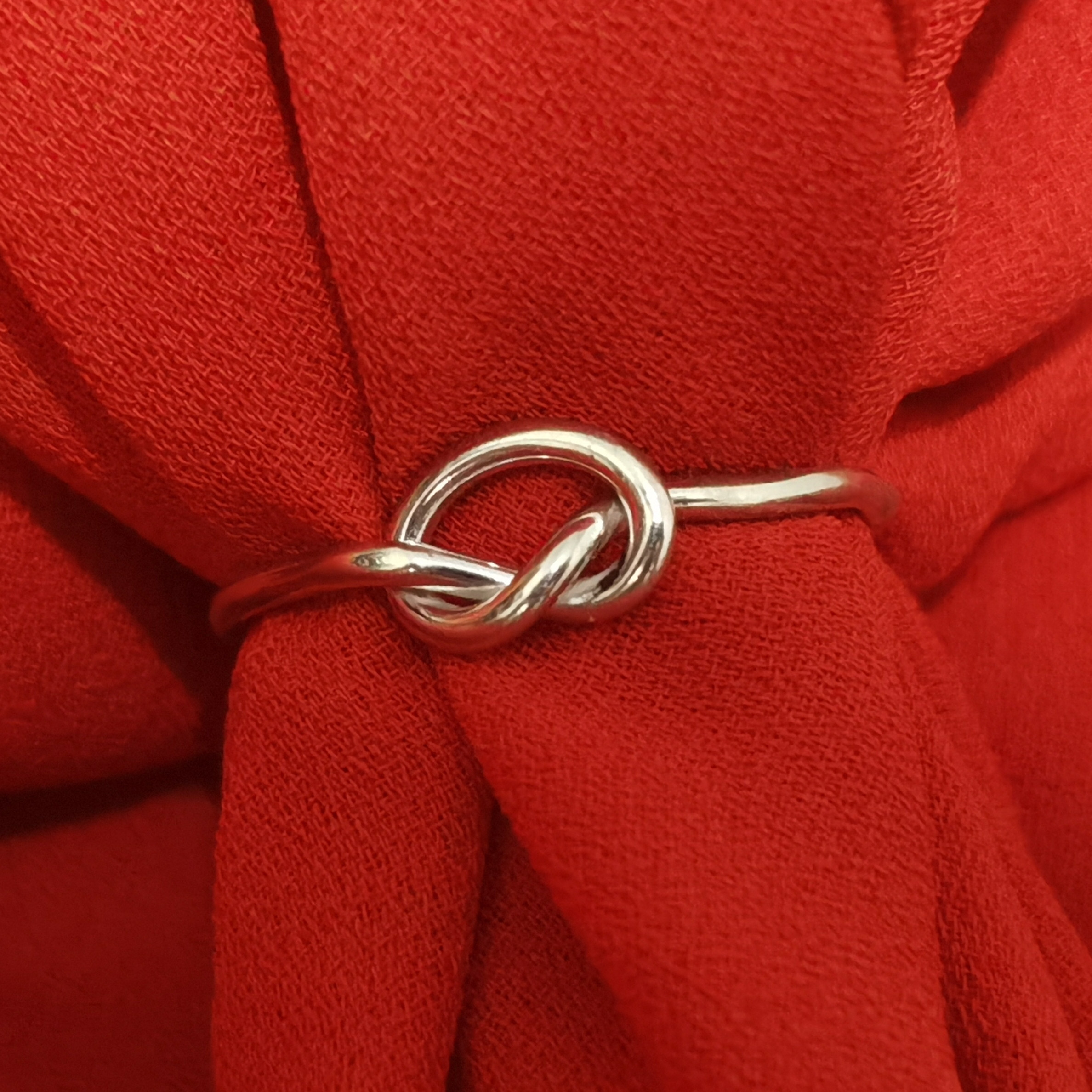 انگشتر نقره زنانه مدل گره H07