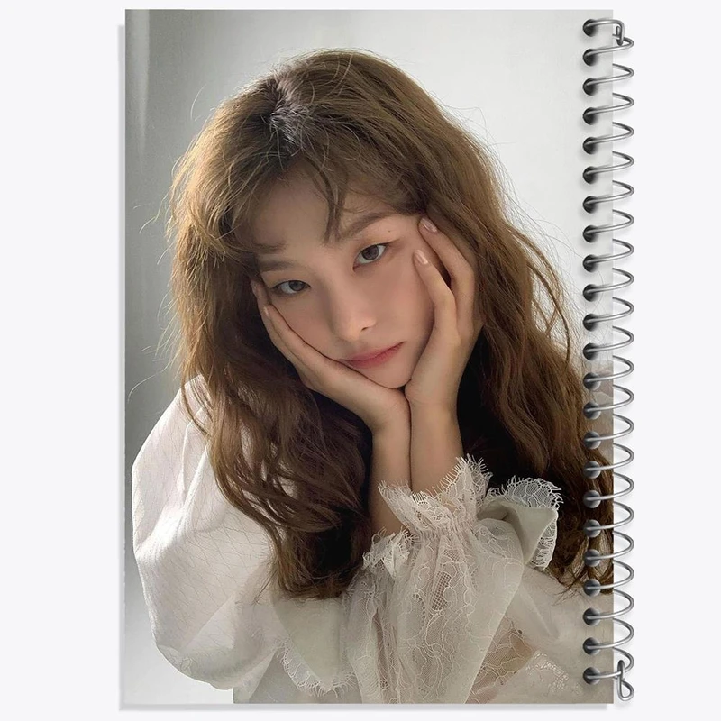 دفتر نت موسیقی 50 برگ خندالو مدل سولگی گروه رد ولوت Red Velvet کد 19618