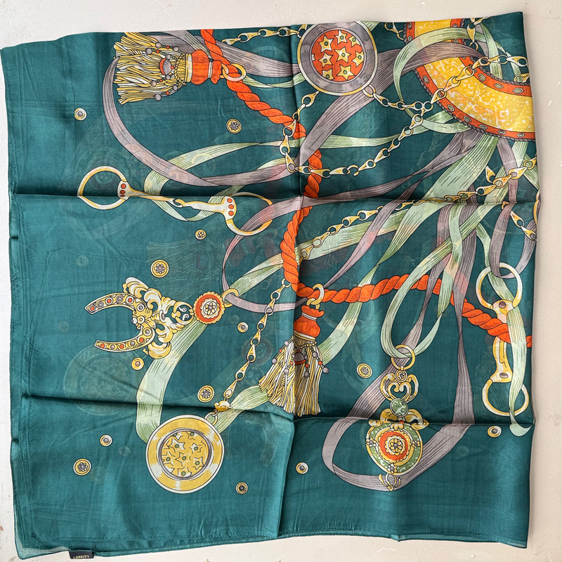 روسری زنانه مدل حریر ابریشم زنجیره ای کد 8