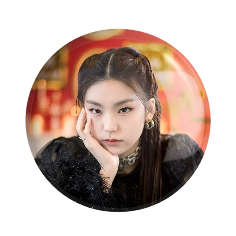 مگنت خندالو مدل یجی گروه ایتزی ITZY  کد 20203