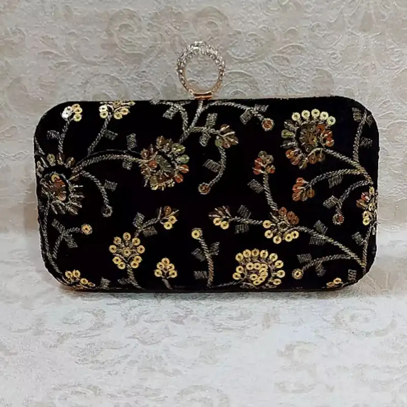 کیف زنانه مدل کلاچ مخمل سوزندوزی شده