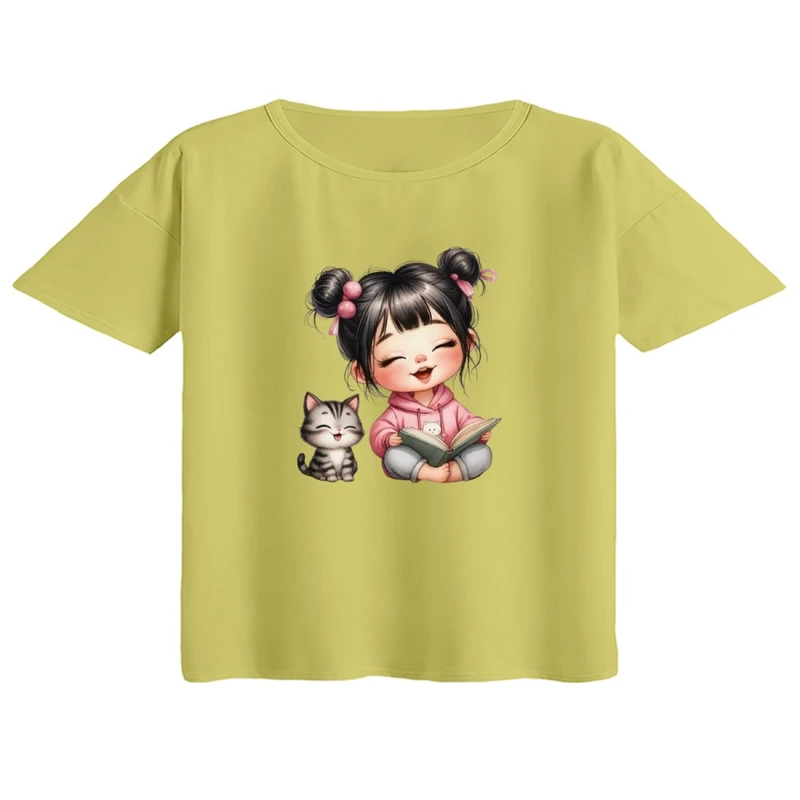 کراپ تی‌شرت آستین کوتاه زنانه مدل دخترک و گربه
