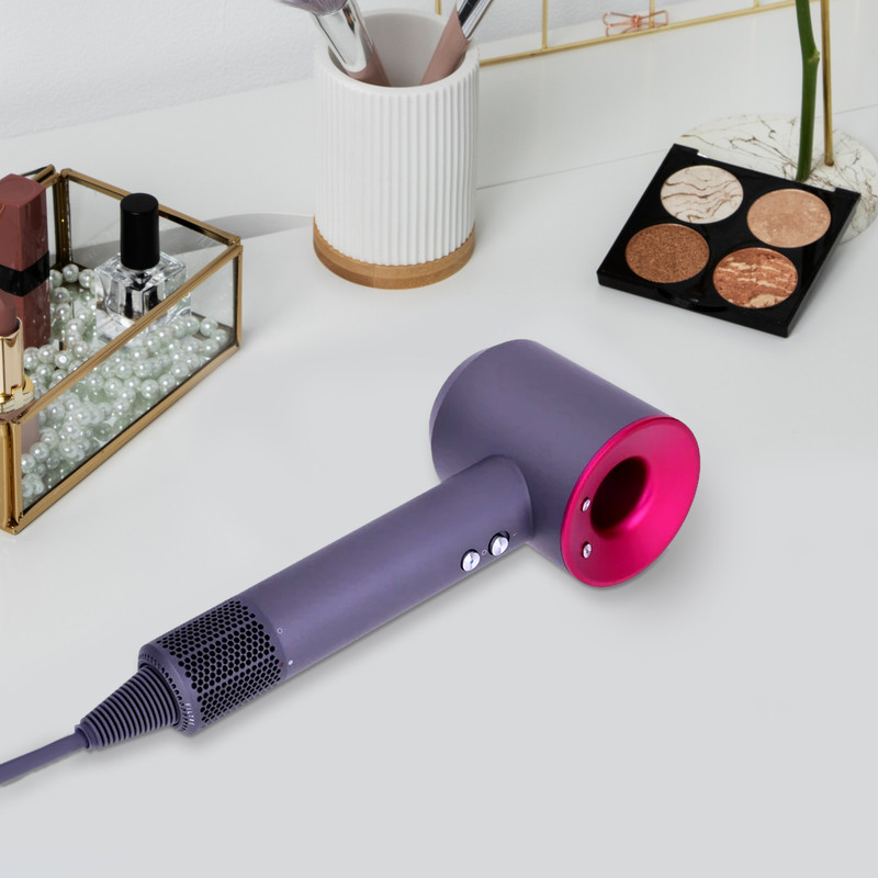 سشوار خانگی مدل BHN50، موتور AC با توان مصرفی 1600 وات، دارای قابلیت تعویض سری، باد سرد، با حالت صاف‌کننده و حجم‌دهنده، وزن 1150 گرم، تنظیم حرارت 3 حالته و کنترل سرعت 3 حالته، به همراه 2 سری متمرکزکننده، نازل صاف‌کننده و خشک‌کن ملایم