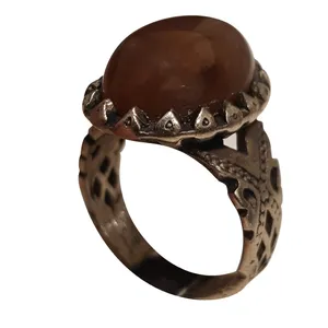 انگشتر نقره مردانه مدل عقیق یمنی هاله دار کد AYH19220