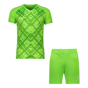 ست تی‌شرت آستین کوتاه و شلوارک ورزشی مردانه مکرون مدل دورا