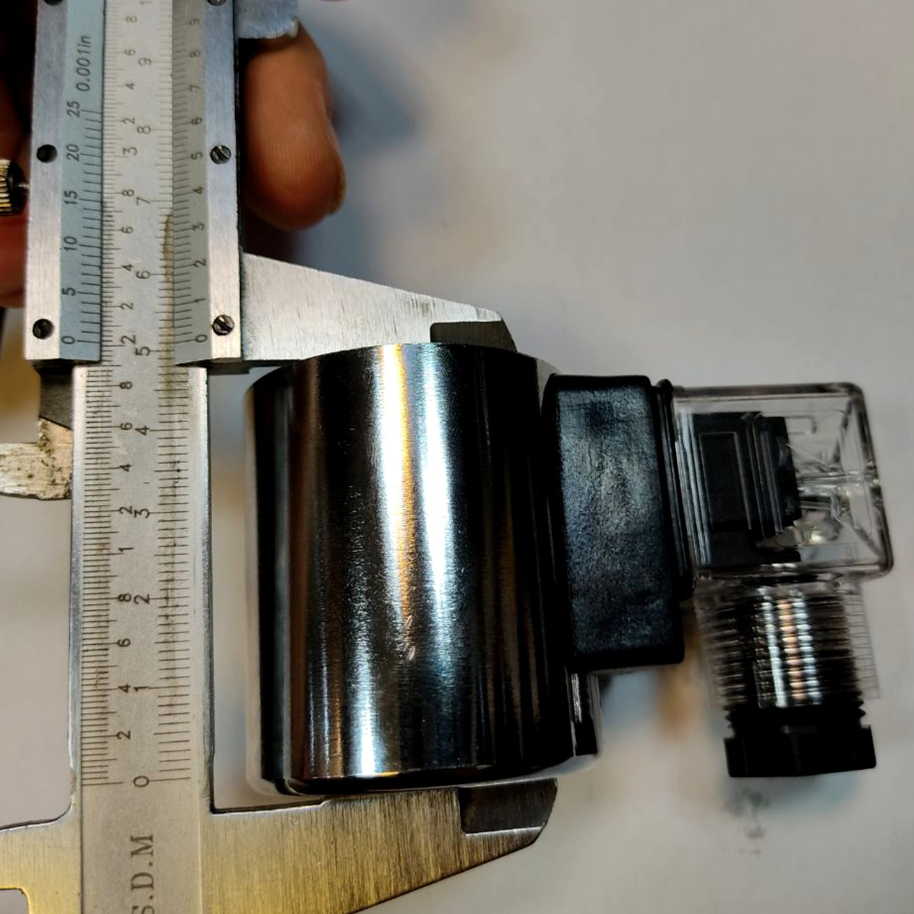 بوبین شیر برقی هیدرولیک کد 14-220 بوبین شیر برقی هیدرولیک کد 14-220