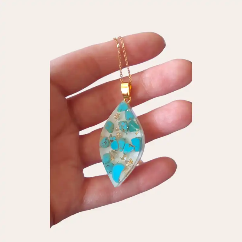 گردنبند زنانه مدل سنگ فیروزه و ورق طلا