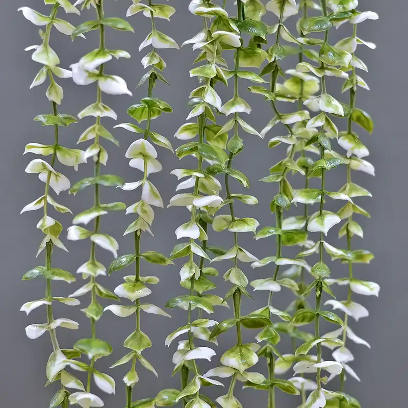 گل مصنوعی مدل  آویز شمشاد برفی