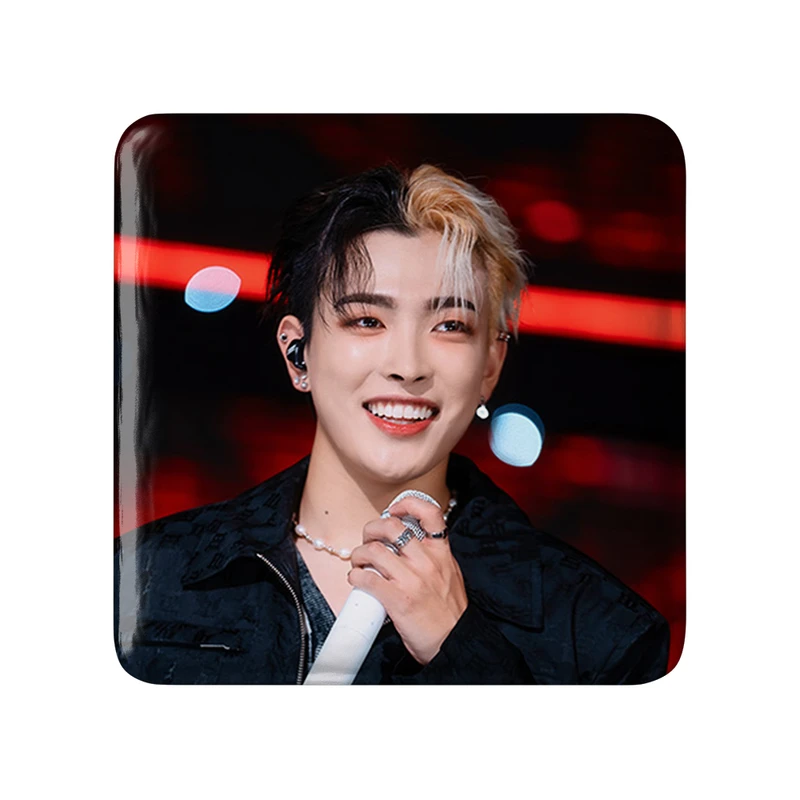 مگنت خندالو طرح هونگ جونگ گروه ایتیز ATEEZ  مدل مربعی کد 21242