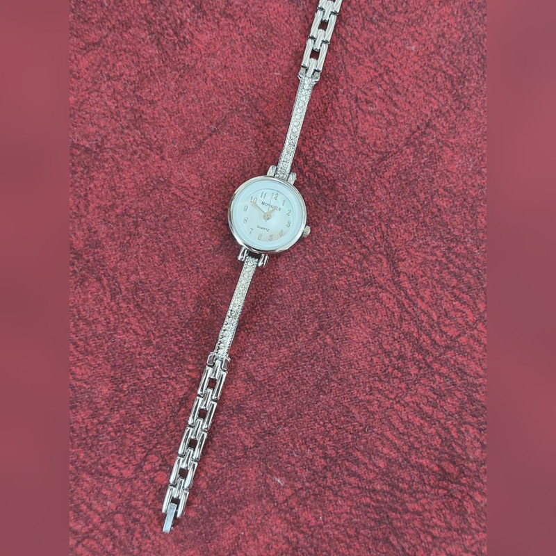 ساعت مچی عقربه ای زنانه هانگروی مدل نگین دار