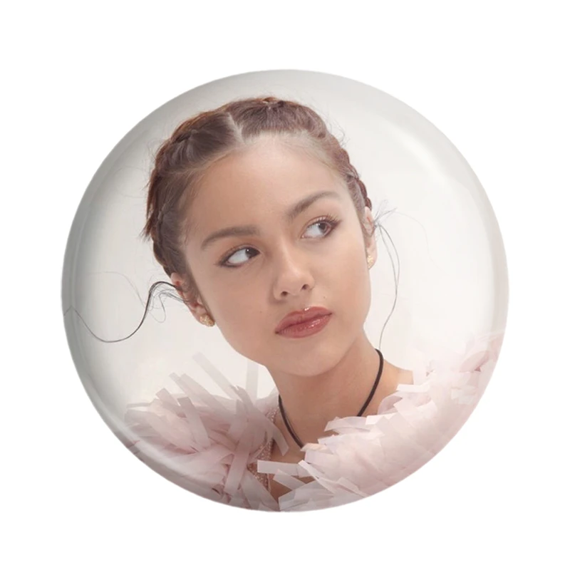 مگنت خندالو مدل اولیویا رودریگو Olivia Rodrigo  کد 19274