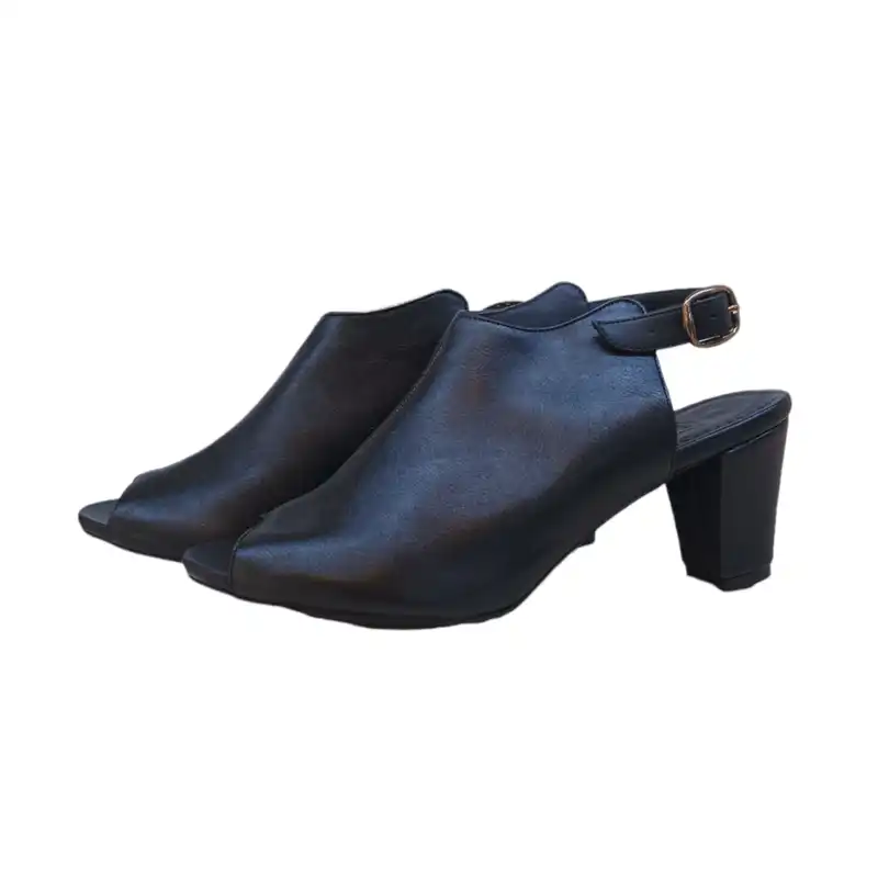 صندل زنانه مدل سگک دار رنگ مشکی