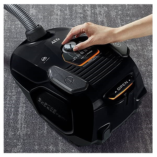 جاروبرقی آ ا گ مدل VX7-2-EB-P