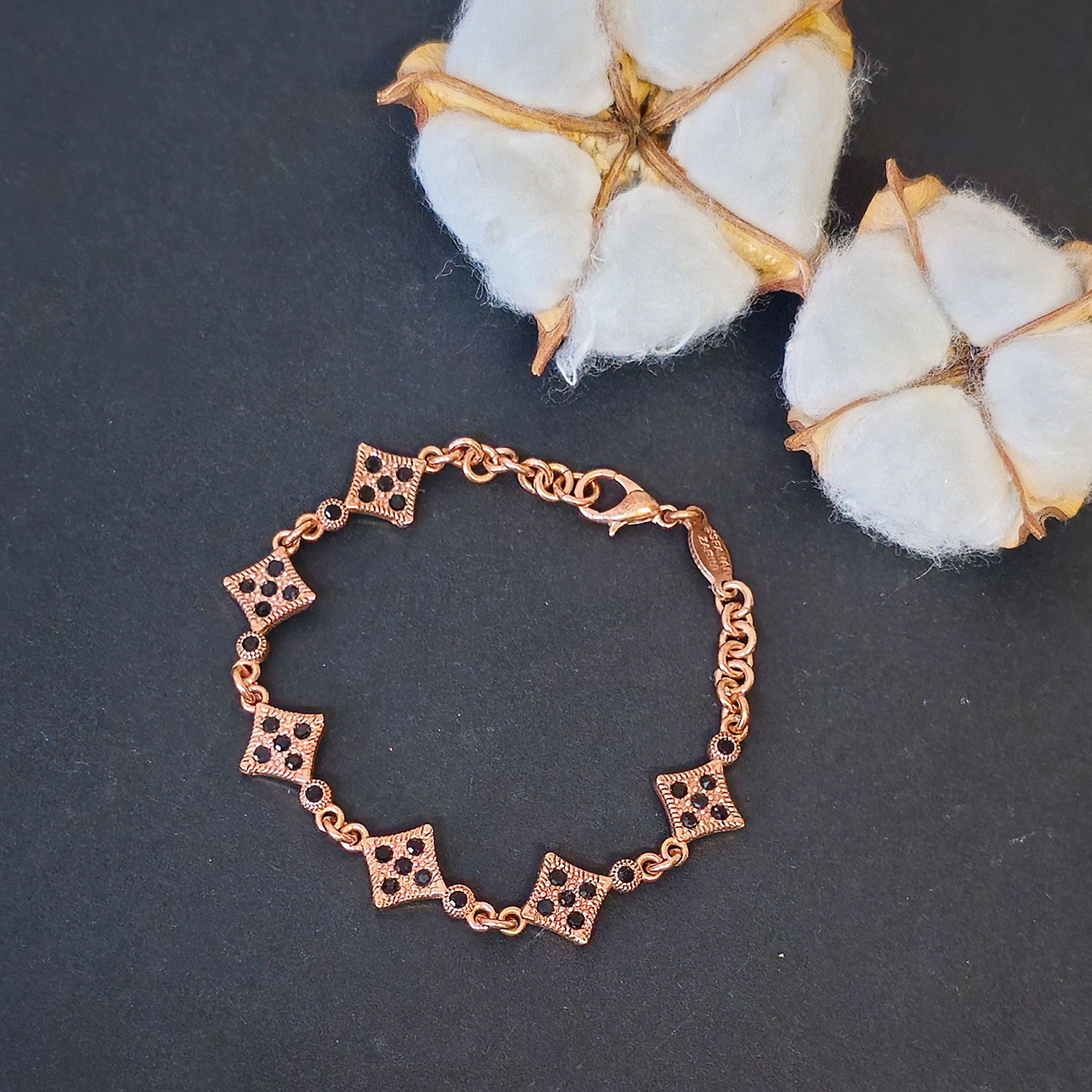 دستبند دست‌ساز زنانه مدل لوزی کد S039