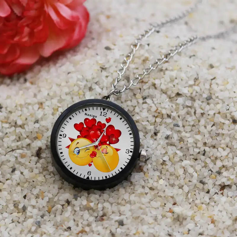 ساعت گردنبندی عقربه ای ناکسیگو مدل ایموجی کد NF12627