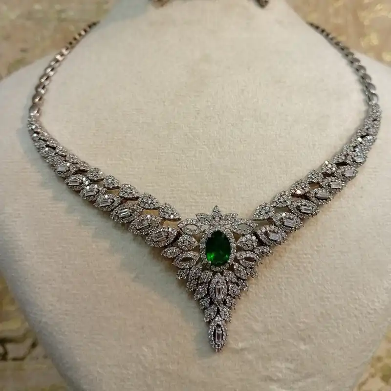 نیم ست نقره زنانه مدل زمرد طرح جواهری