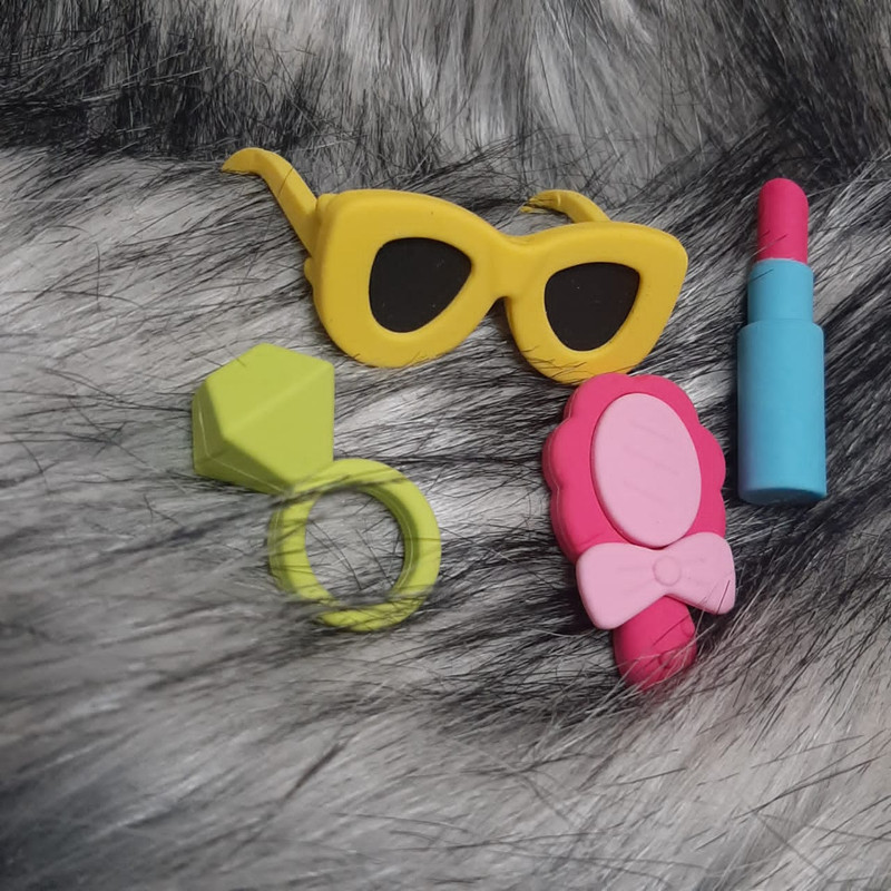 پاک کن مدل فانتزی طرح عینک و رژ و انگشتر و آینه مجموعه 4 عددی