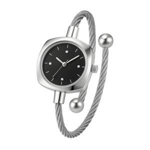 ساعت مچی عقربه‌ای کوارتز زنانه مدل لوکس مینیمال بند النگویی صفحه نگین دار کد ۳