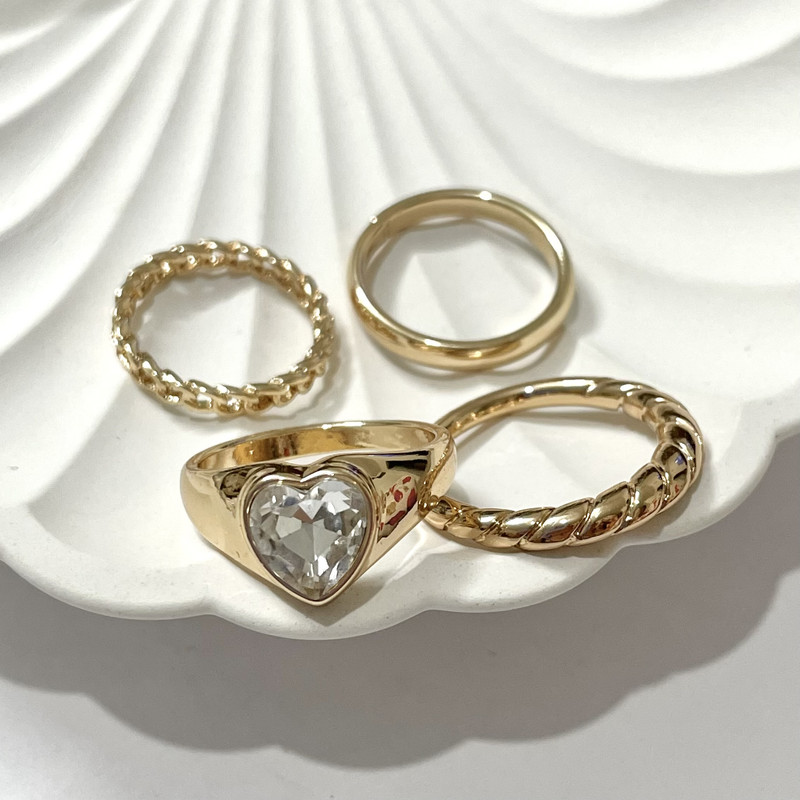 انگشتر زنانه مدل قلبی مجموعه چهار عددی انگشتر زنانه مدل قلبی مجموعه چهار عددی