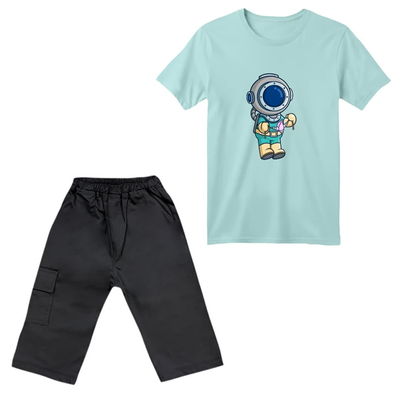ست تی‌شرت آستین کوتاه و شلوارک پسرانه مدل آدم فضایی کد 02