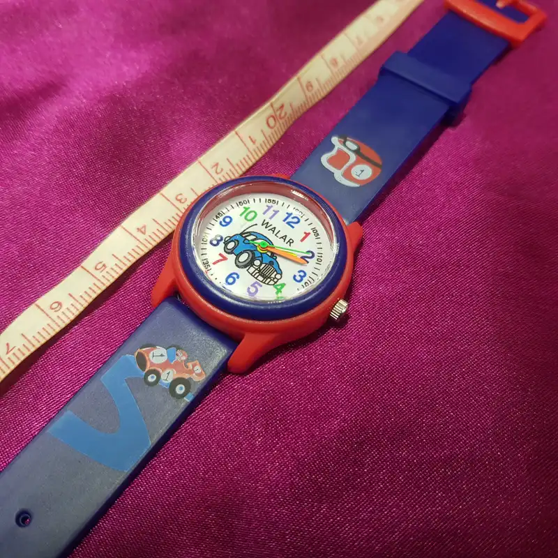 ساعت مچی عقربه ای بچگانه والار مدل ضدآب طرح ماشین کد 13