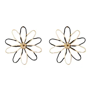 گوشواره میخی دخترانه مدل گل دو لاین