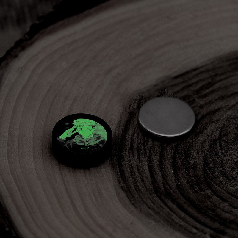 پیرسینگ گوش ناکسیگو مدل شب تاب طرح Jujutsu Kaisen کد PM6975