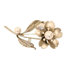 گل سینه زنانه مدل نسترن