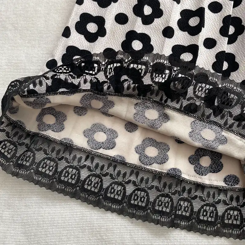 دامن پلیسه‌دار زنانه مدل گلدار رنگ مشکی