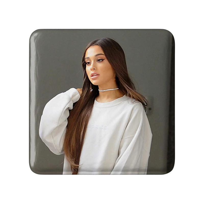مگنت خندالو طرح آریانا گرانده Ariana Grande  مدل مربعی کد 19070