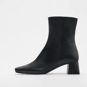نیم بوت زنانه زارا مدل LETHER HIGH HEEL