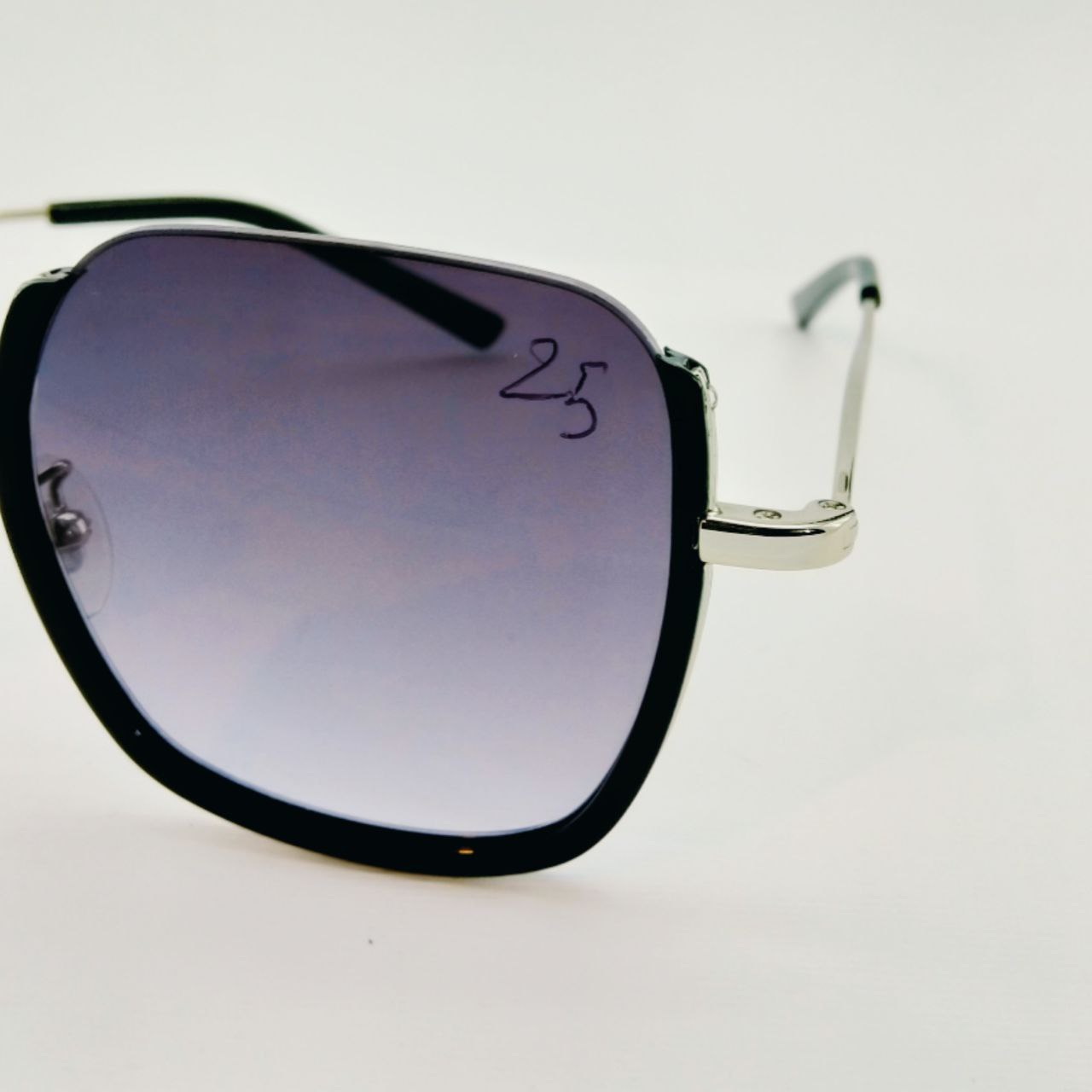 عینک آفتابی زنانه جیمی چو مدل ELBS C02 -  - 3
