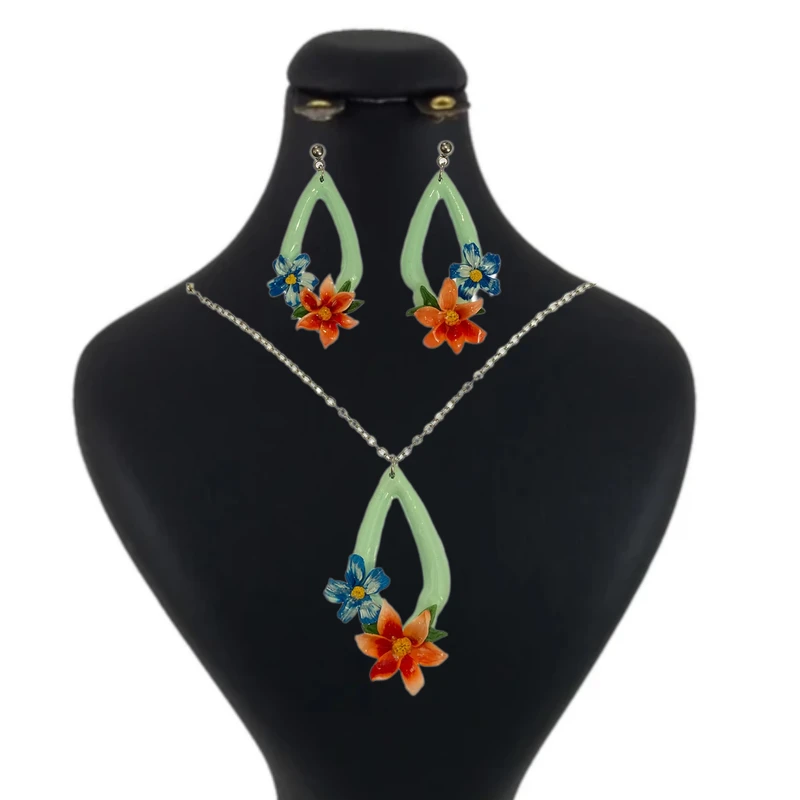 ست گردنبند و گوشواره دست ساز مدل گل