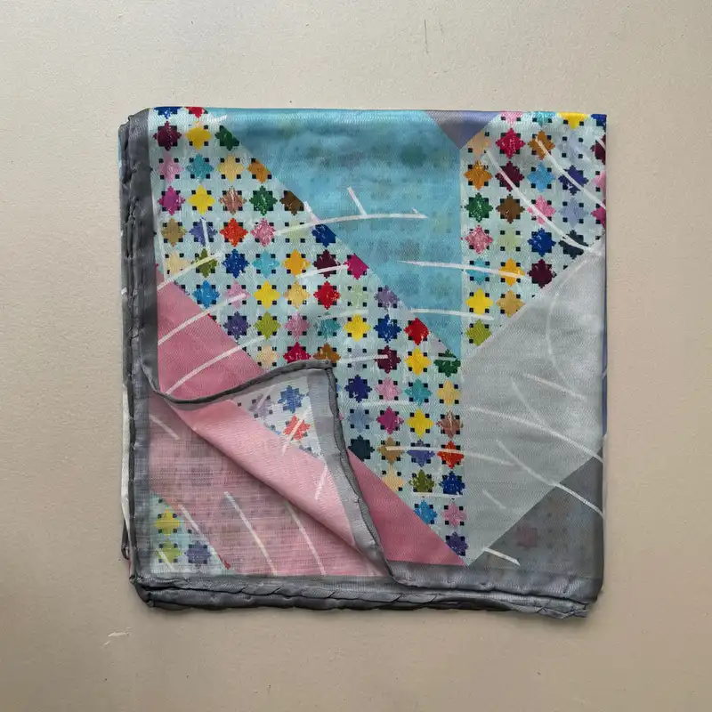 روسری زنانه مدل ساتن ابریشم نازک گل ریز زیگزاگی کد 04