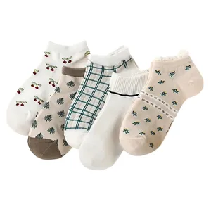 جوراب زنانه مدل BGKSTRBRRY بسته 5 عددی