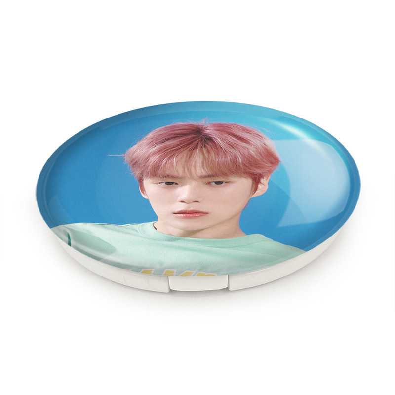 آینه جیبی خندالو طرح مینهیوک گروه مانستا اکس MONSTA X مدل تاشو کد 21162