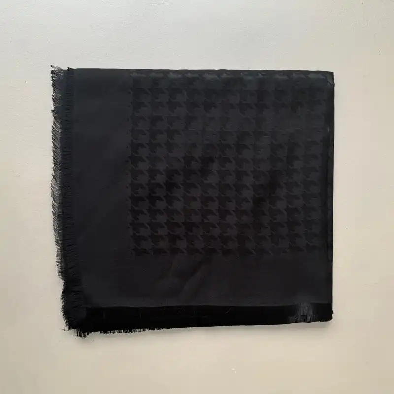 روسری زنانه مدل  نخی ژاکارد اداری رسمی پیچازی چهار فصل قواره بزرگ 140 دور ریش کد 1