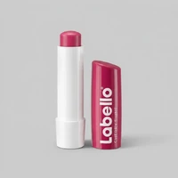 بالم لب مرطوبکننده لابلو مدل CHERRY SHINE با عصاره شیباتر و ویتامین E مناسب پوست خشک و ترکخورده بانوان، دارای بافت جامد و محفظه ماتیکی