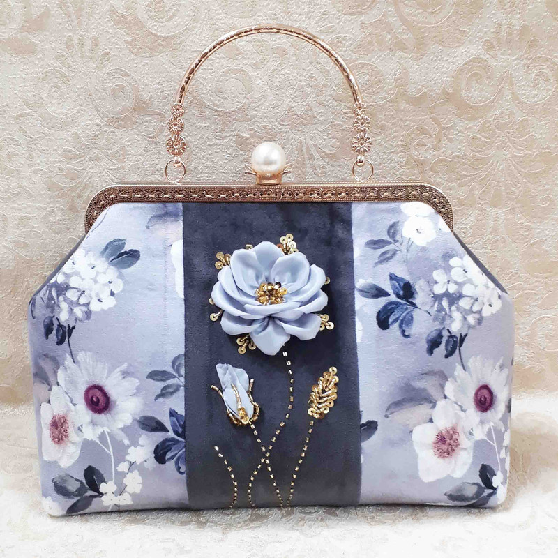 کیف مجلسی زنانه مدل تلفیق پارچه گلدار و روباندوزی و جواهردوزی