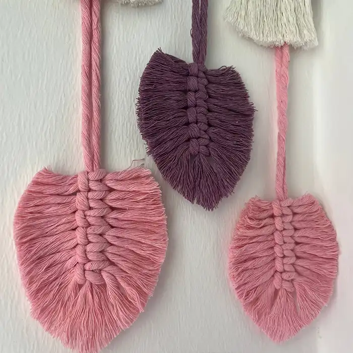 آویز بافتنی مدل مکرومه طرح رنگین کمان دخترانه