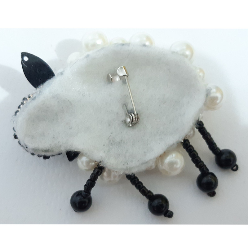 سنجاق سینه دخترانه مدل Shaun the sheep کد 50