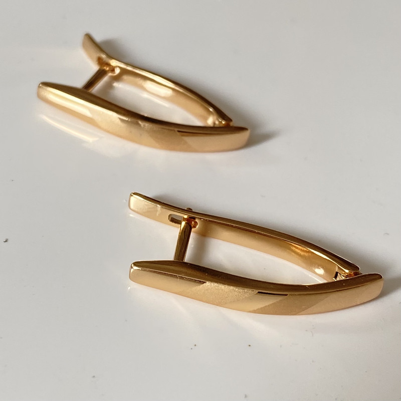 گوشواره زنانه ژوپینگ مدل خطی براق مات گوشواره زنانه ژوپینگ مدل خطی براق مات