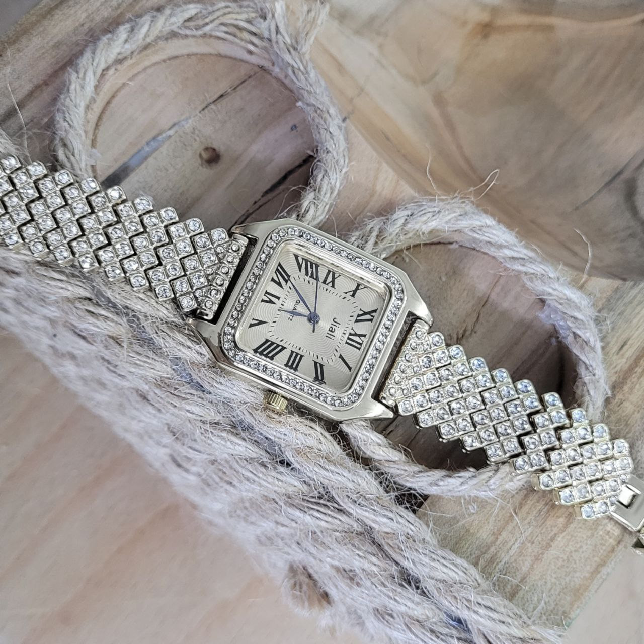 ساعت مچی عقربه ای زنانه مدل یونانی نگینی