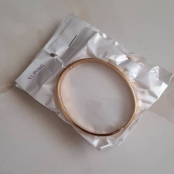 دستبند زنانه ژوپینگ مدل النگویی بیضی 720 دستبند زنانه ژوپینگ مدل النگویی بیضی 720