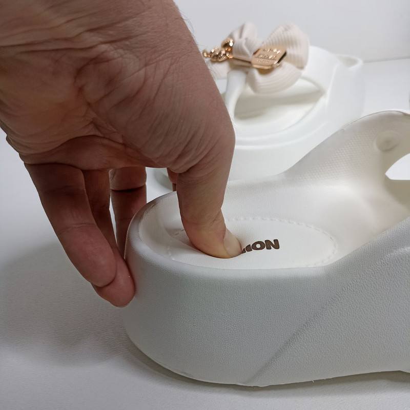 دمپایی لاانگشتی زنانه پاپا کد 1636-WH